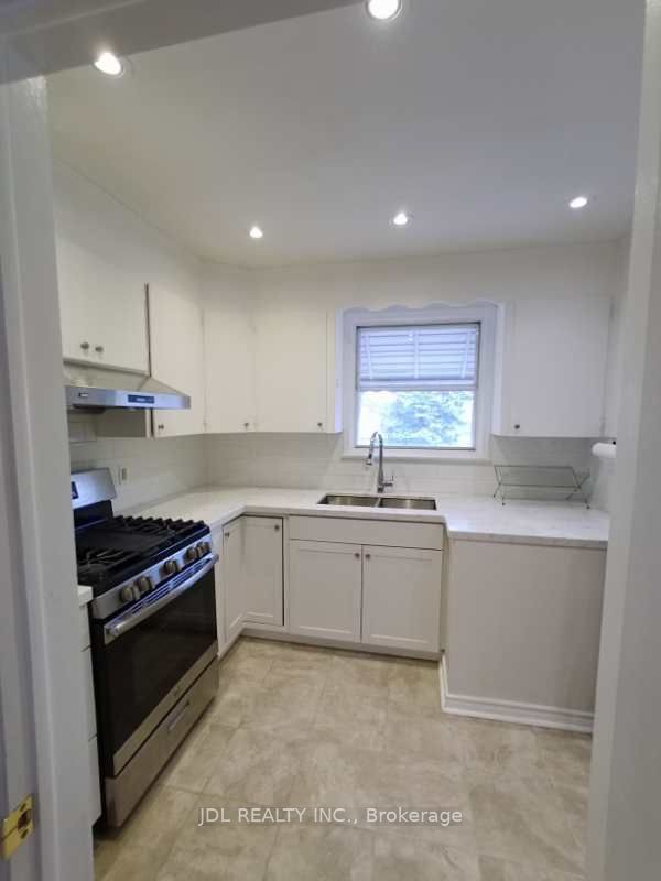 73 Shilton Road Main, Toronto, ON M1S 2J8 6