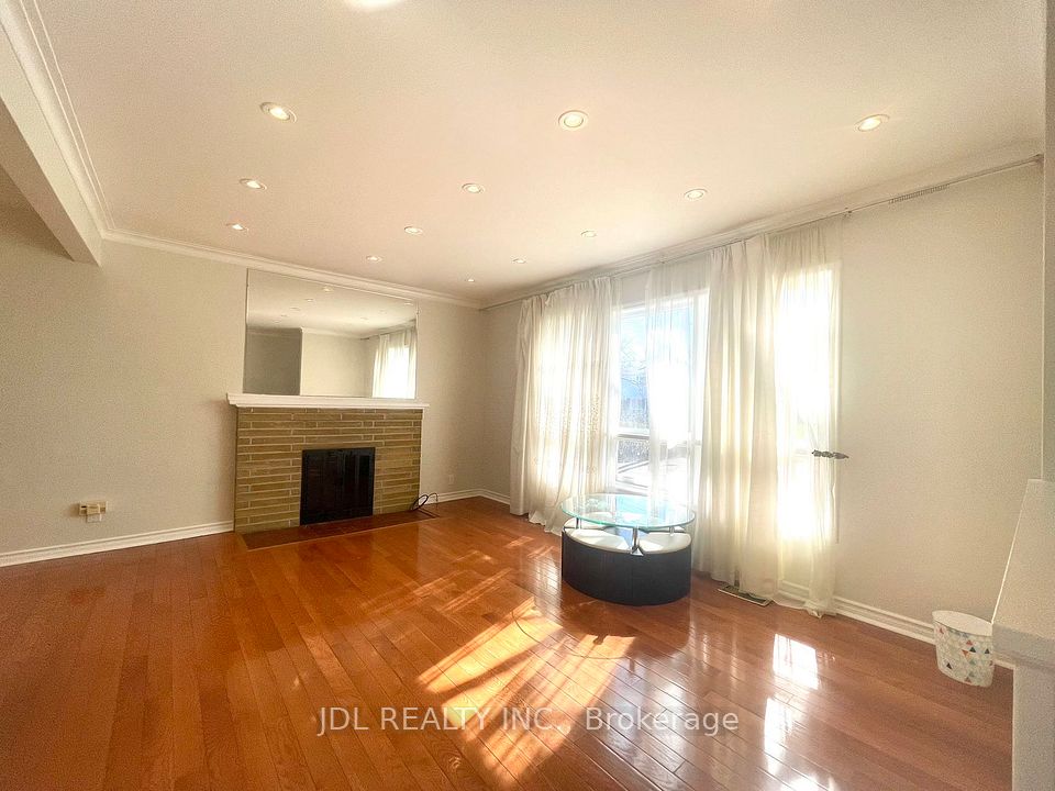 73 Shilton Road Main, Toronto, ON M1S 2J8 2