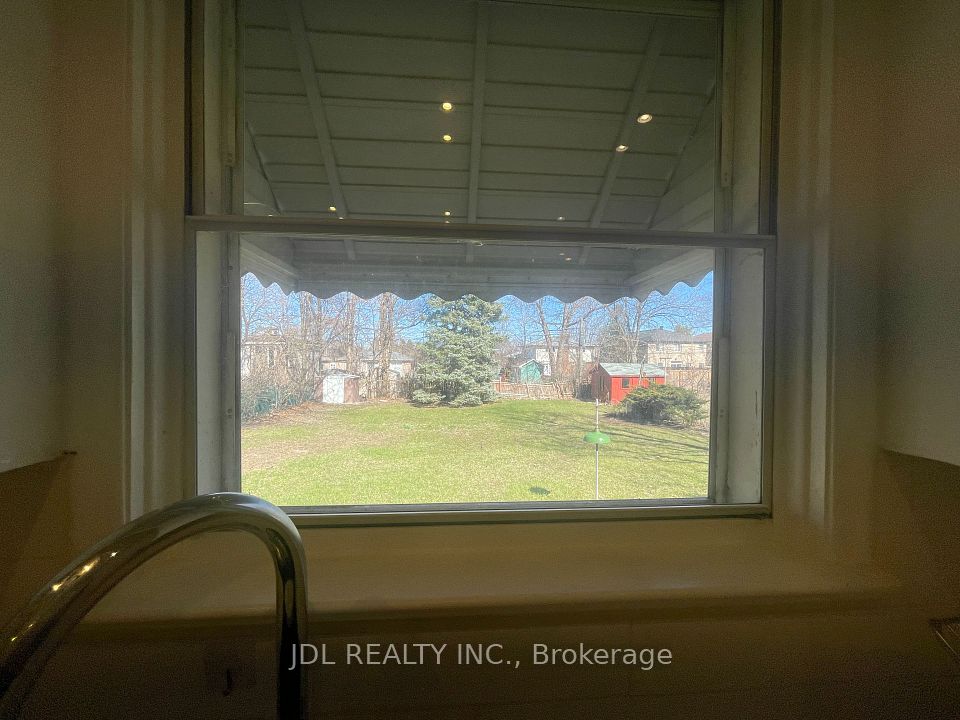 73 Shilton Road Main, Toronto, ON M1S 2J8 7