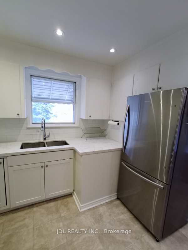 73 Shilton Road Main, Toronto, ON M1S 2J8 5