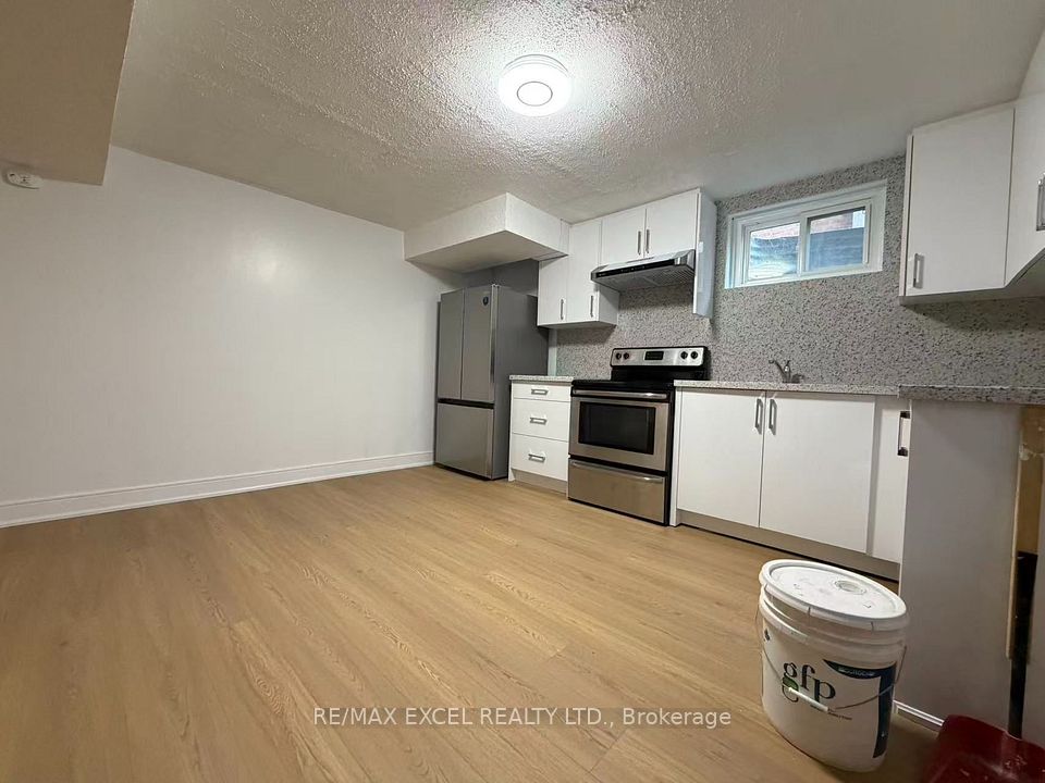 21 Lovekin Grove Bsmt, Toronto, ON M1T 3T5 3