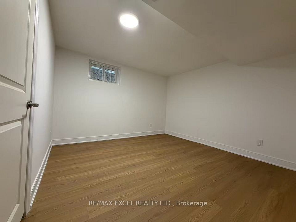 21 Lovekin Grove Bsmt, Toronto, ON M1T 3T5 5