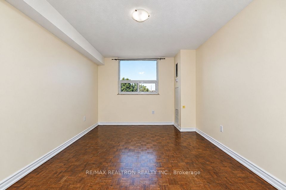 100 Prudential Drive 304, Toronto, ON M1P 4V4 12