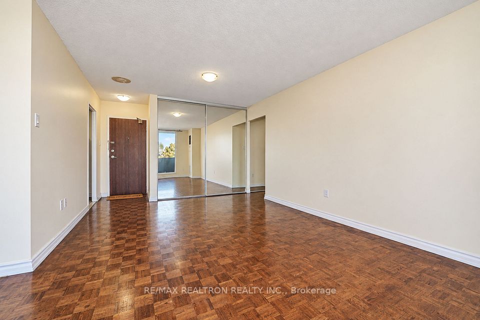 100 Prudential Drive 304, Toronto, ON M1P 4V4 6