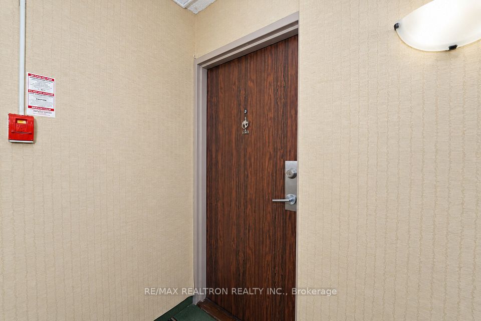 100 Prudential Drive 304, Toronto, ON M1P 4V4 4