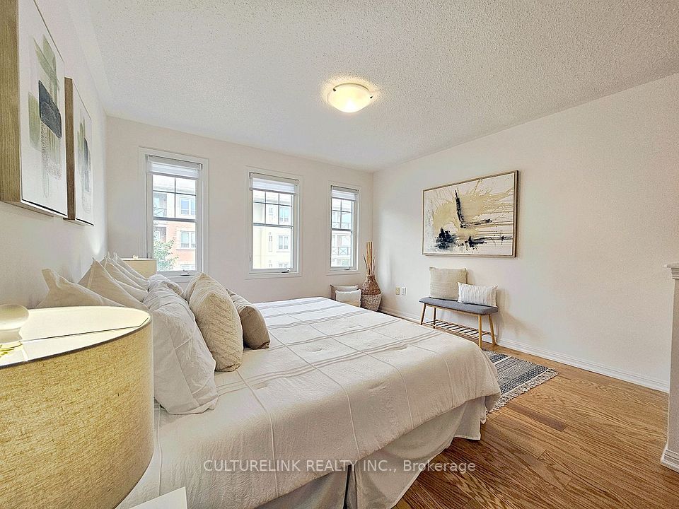 30 Mendelssohn Street 12, Toronto, ON M1L 0G8 14