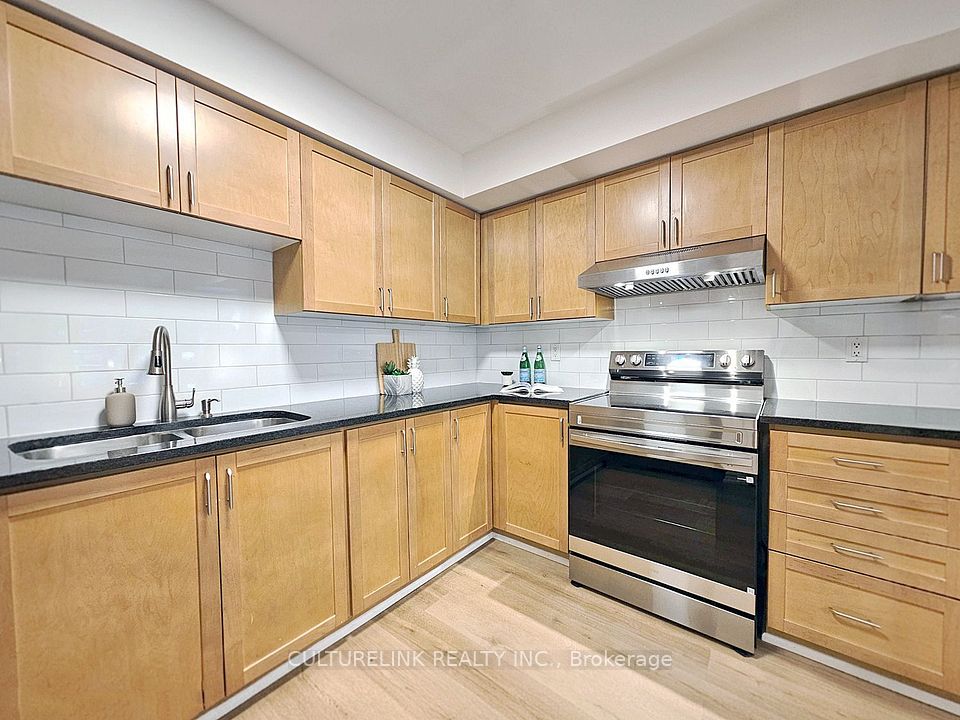 30 Mendelssohn Street 12, Toronto, ON M1L 0G8 8