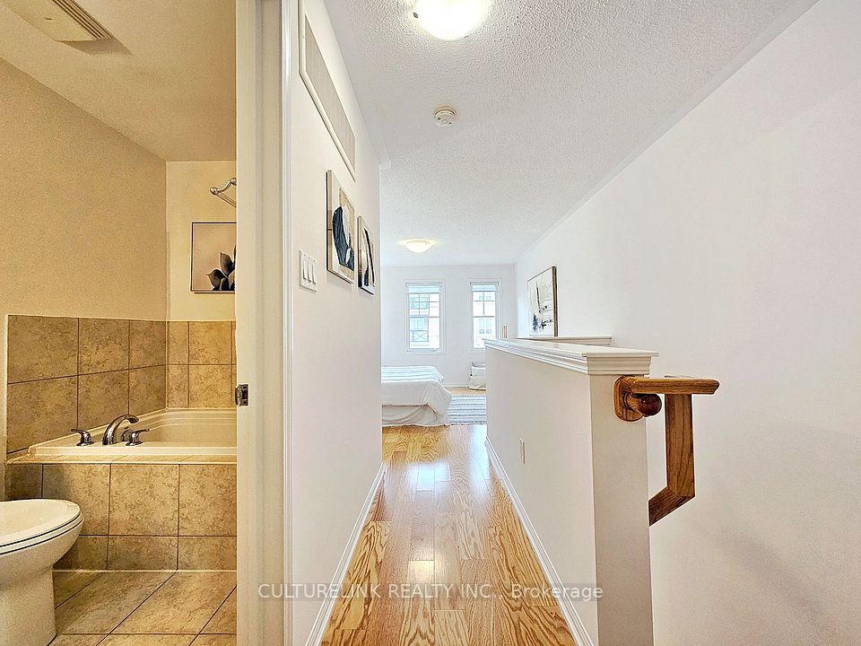 30 Mendelssohn Street 12, Toronto, ON M1L 0G8 16