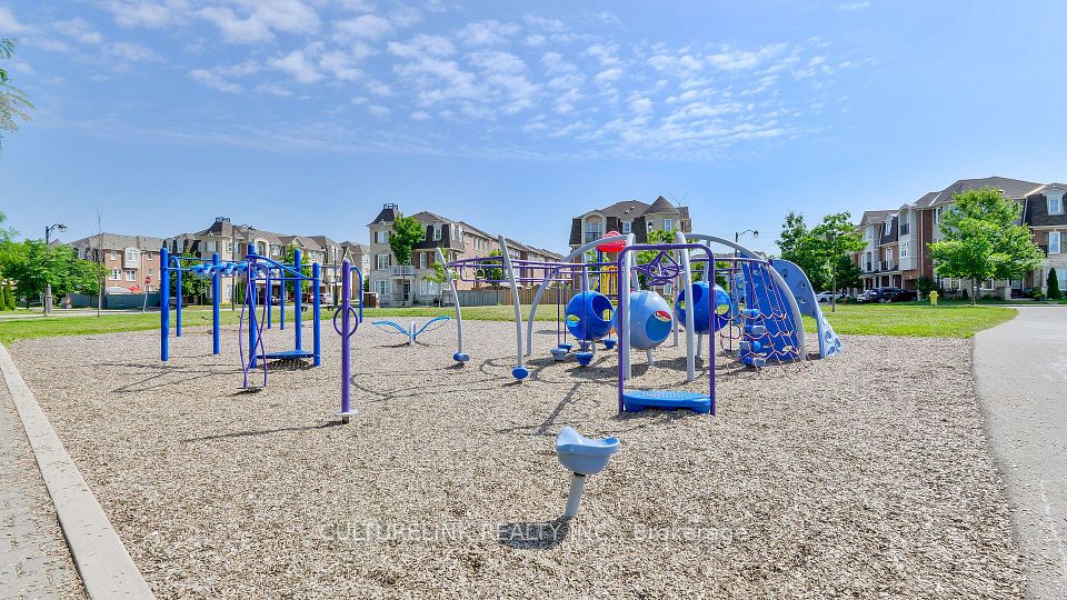 30 Mendelssohn Street 12, Toronto, ON M1L 0G8 25