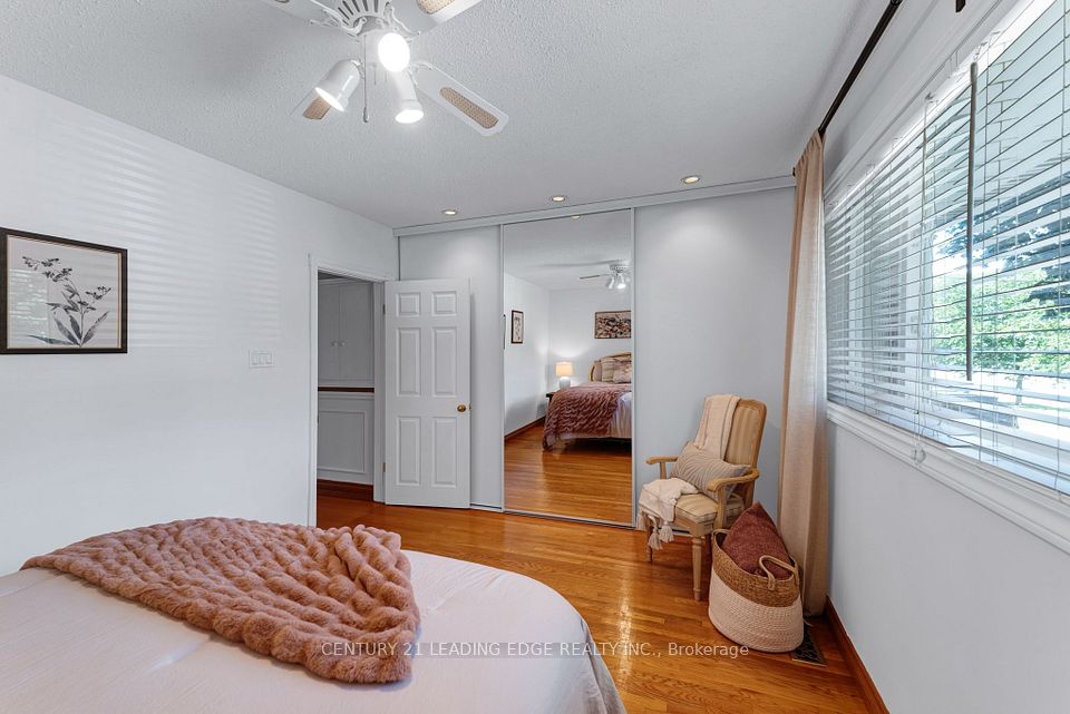 39 Wantanopa Crescent, Toronto, ON M1H 2B2 22