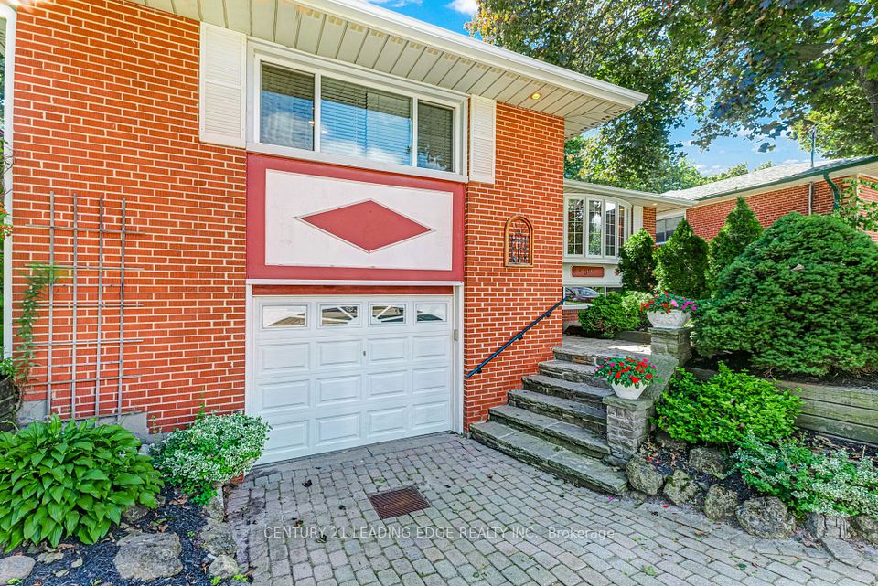 39 Wantanopa Crescent, Toronto, ON M1H 2B2 4