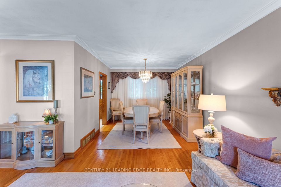 39 Wantanopa Crescent, Toronto, ON M1H 2B2 12