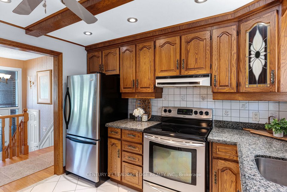 39 Wantanopa Crescent, Toronto, ON M1H 2B2 17
