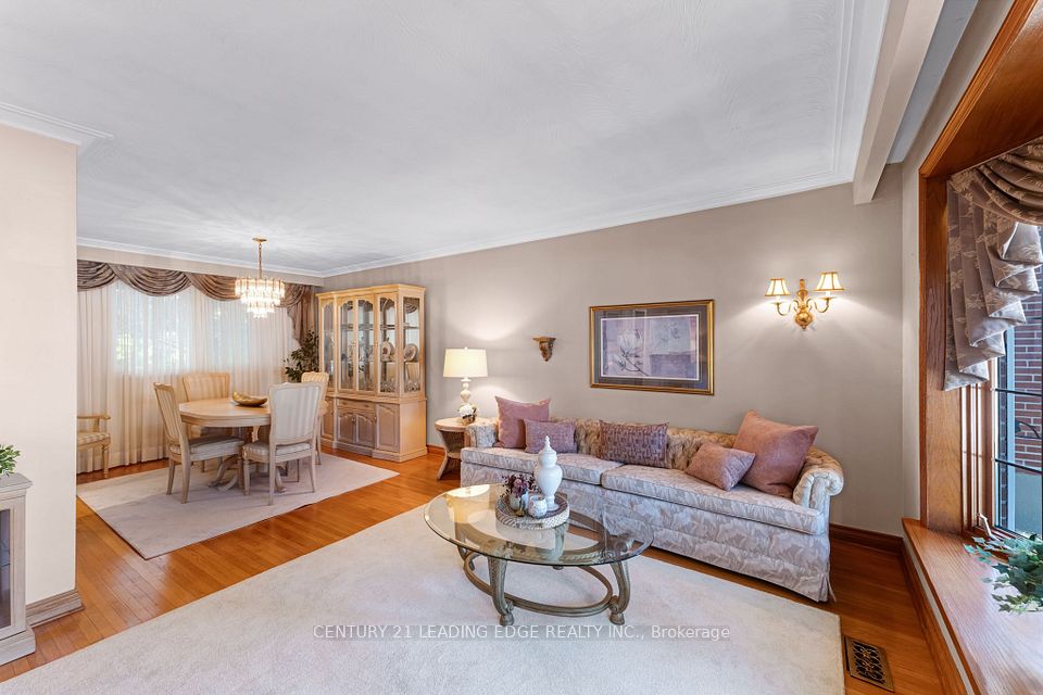 39 Wantanopa Crescent, Toronto, ON M1H 2B2 11