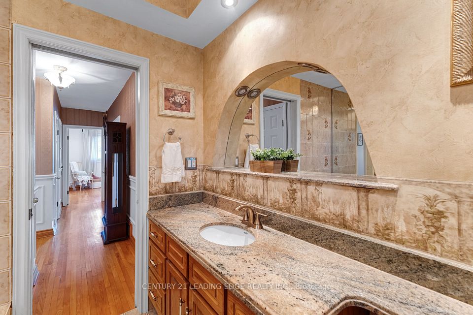 39 Wantanopa Crescent, Toronto, ON M1H 2B2 25