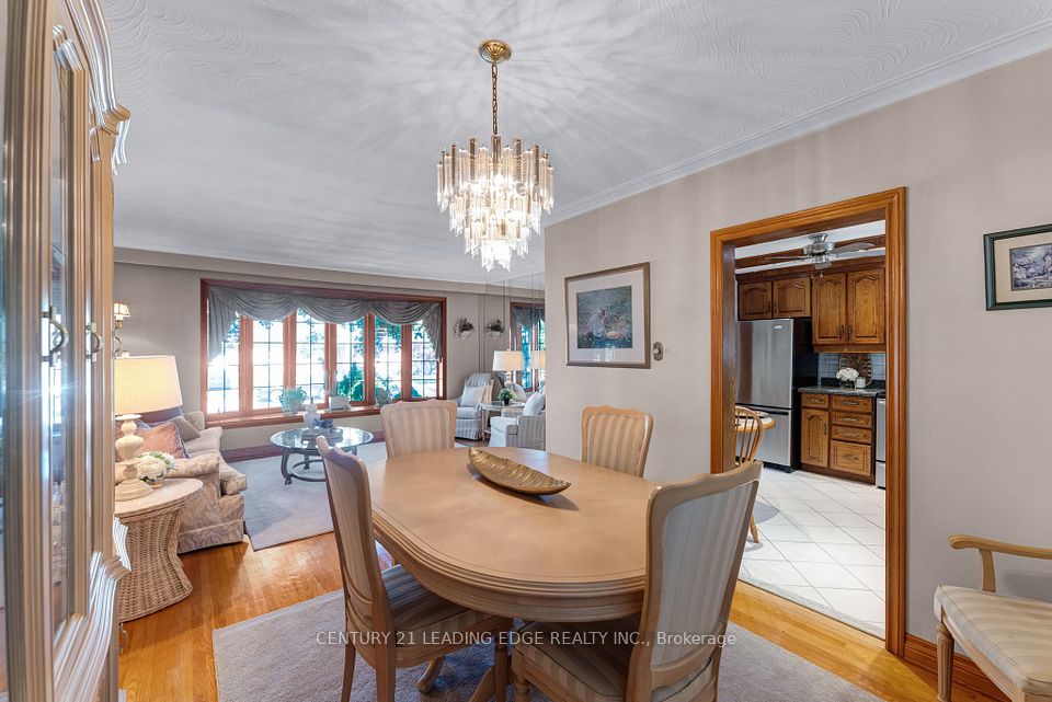 39 Wantanopa Crescent, Toronto, ON M1H 2B2 13