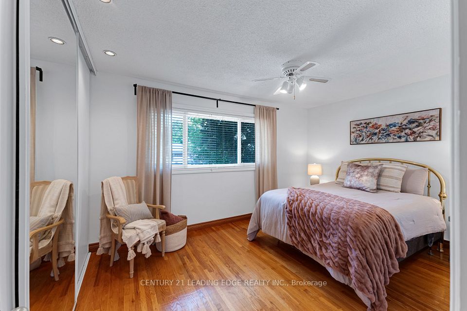 39 Wantanopa Crescent, Toronto, ON M1H 2B2 20