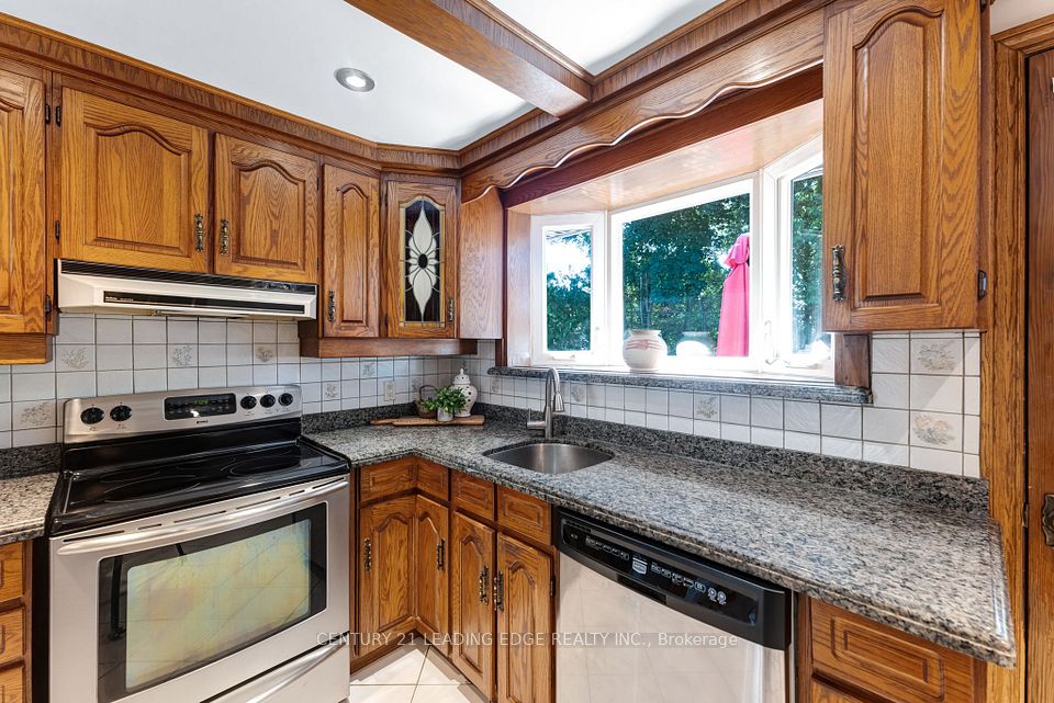 39 Wantanopa Crescent, Toronto, ON M1H 2B2 18