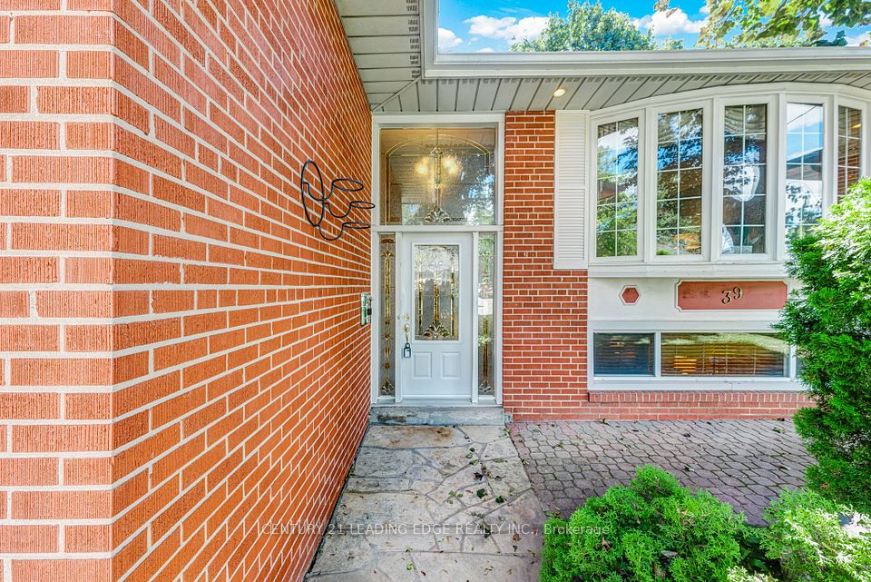 39 Wantanopa Crescent, Toronto, ON M1H 2B2 5