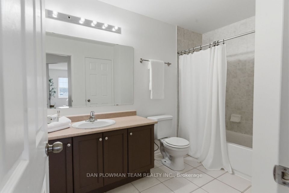 23 Blunden Road, Ajax, ON L1Z 0K9 22