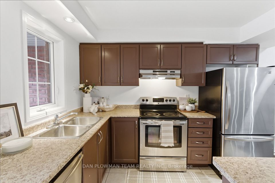 23 Blunden Road, Ajax, ON L1Z 0K9 12