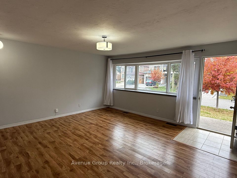 21 Bellbrook Road, Toronto, ON M1S 1K1 3