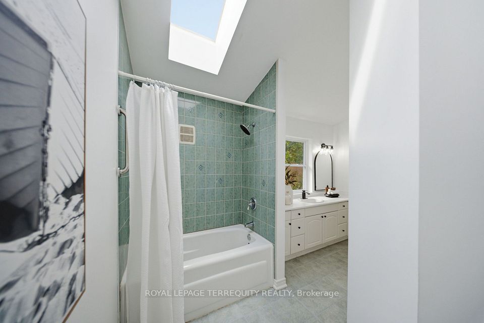 29 Ontoro Boulevard, Ajax, ON L1Z 1X6 25