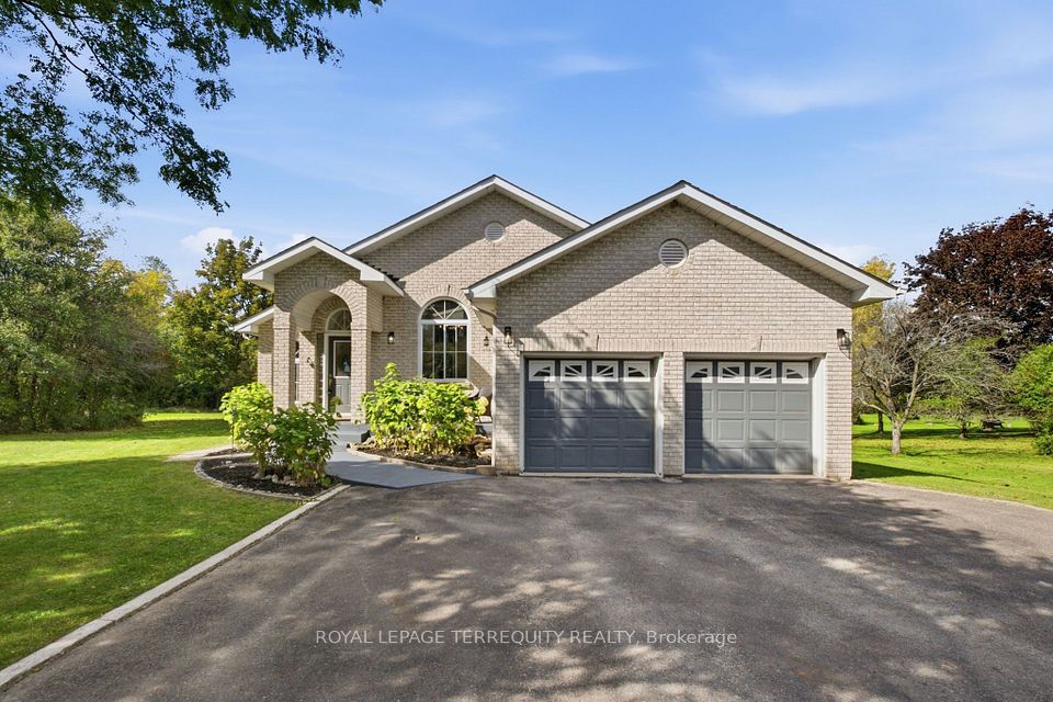 29 Ontoro Boulevard, Ajax, ON L1Z 1X6 2