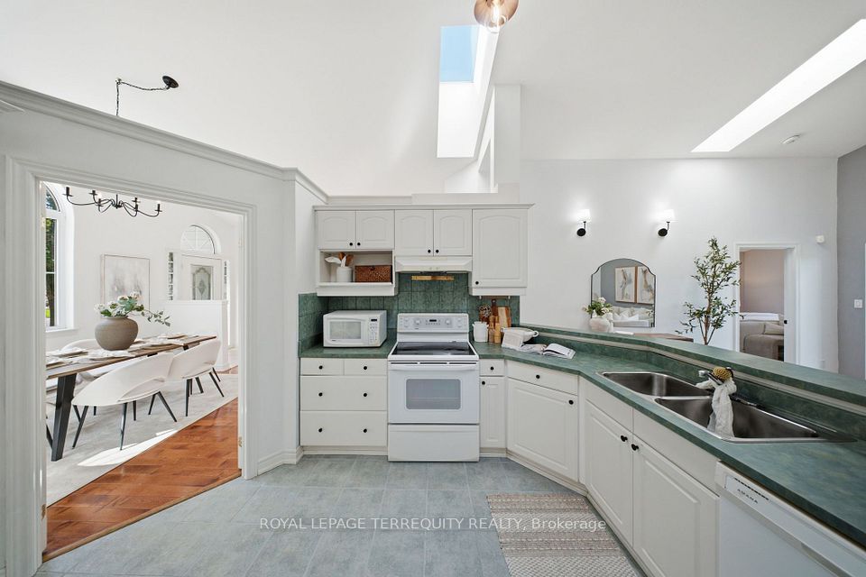 29 Ontoro Boulevard, Ajax, ON L1Z 1X6 16