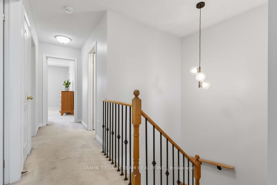 28 Castle Green Drive, Whitby, ON L1R 2P9 24