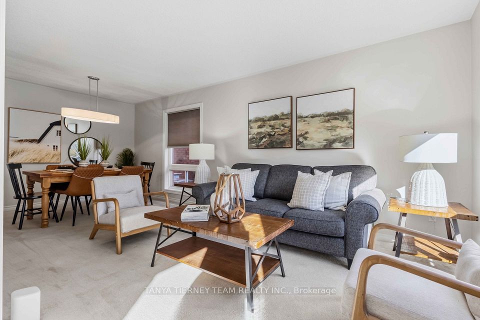 28 Castle Green Drive, Whitby, ON L1R 2P9 5