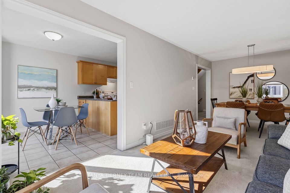 28 Castle Green Drive, Whitby, ON L1R 2P9 10