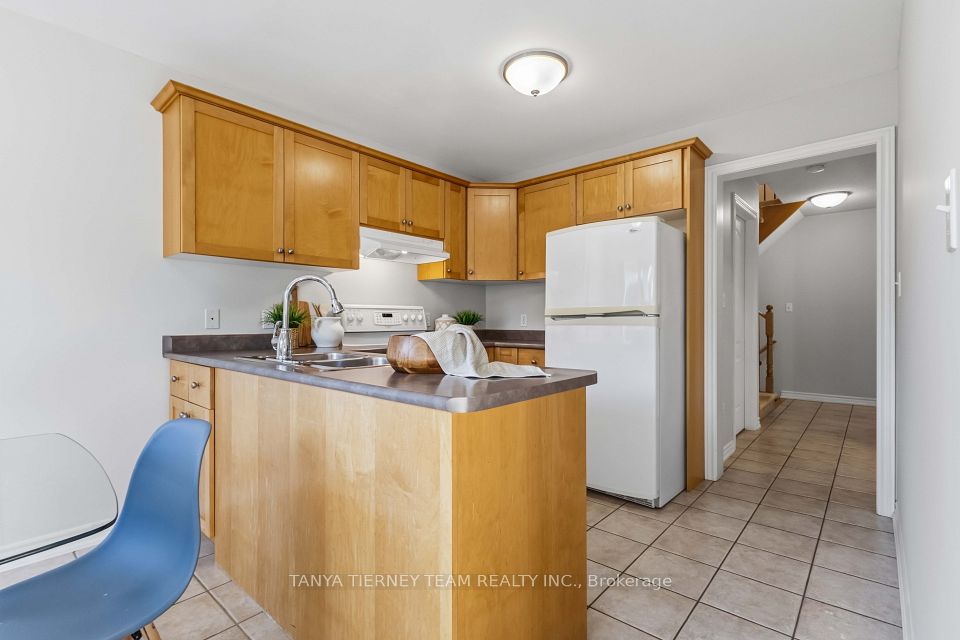 28 Castle Green Drive, Whitby, ON L1R 2P9 17