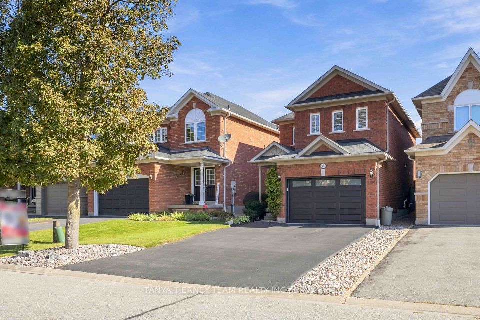 28 Castle Green Drive, Whitby, ON L1R 2P9 3