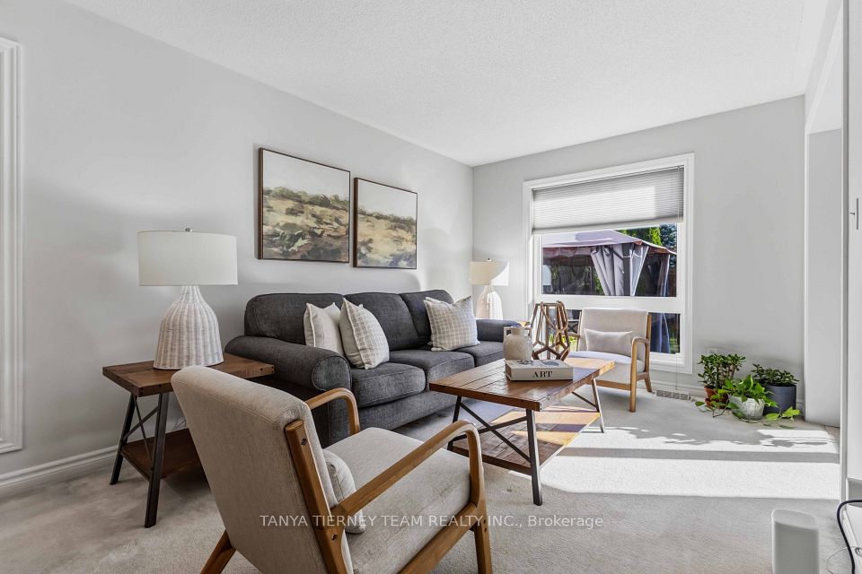 28 Castle Green Drive, Whitby, ON L1R 2P9 6