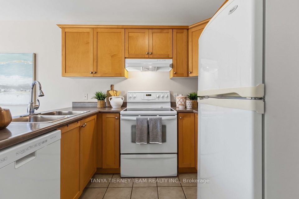 28 Castle Green Drive, Whitby, ON L1R 2P9 15