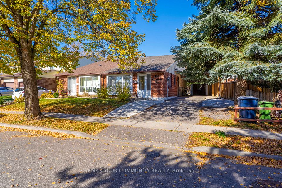 156 Quantrell Trail, Toronto, ON M1B 1L8 3
