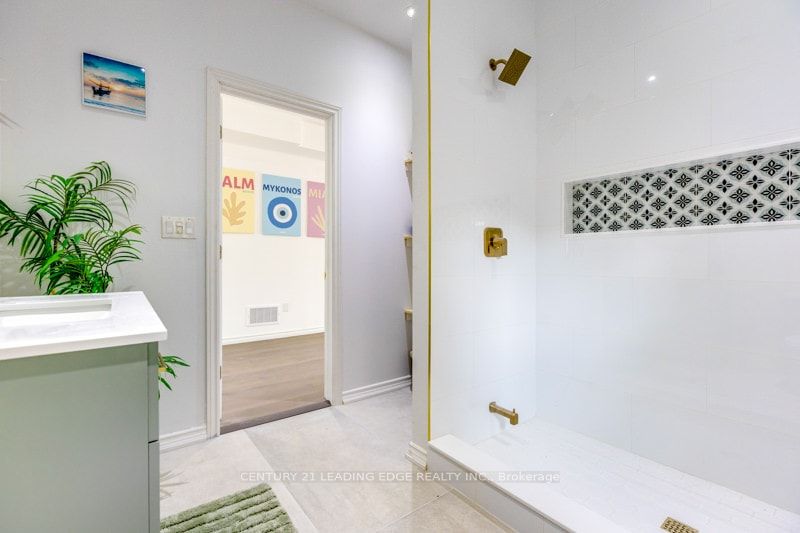 55 Ontoro Boulevard, Ajax, ON L1Z 1X6 11