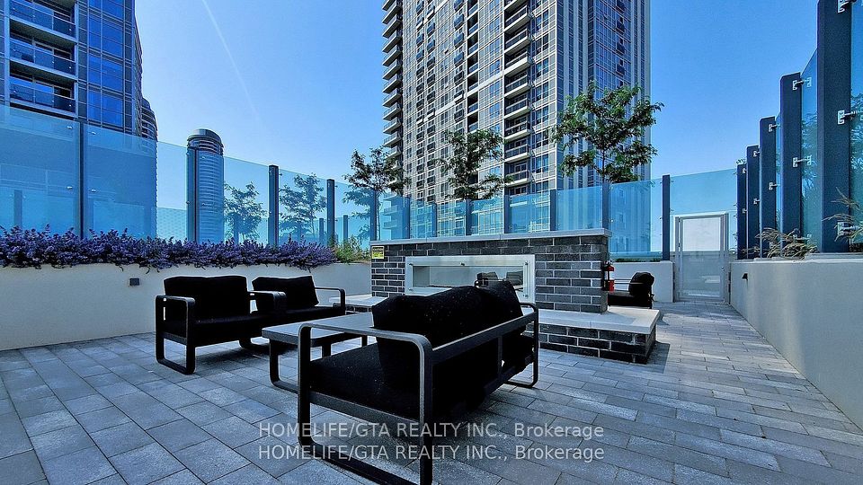 225 Village Green Square 2202, Toronto, ON M1S 0N4 18
