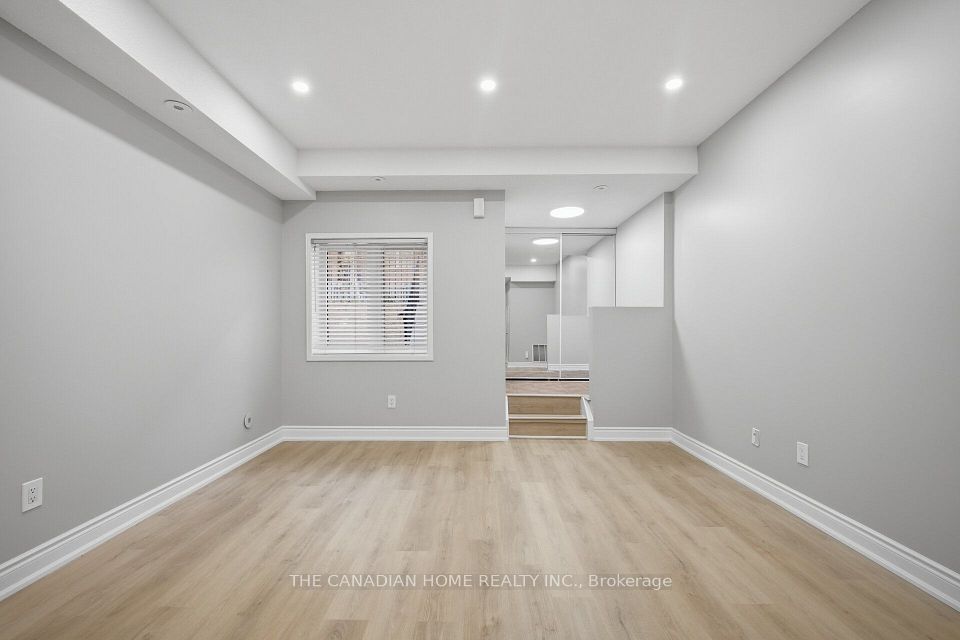 901 Kennedy Road 38, Toronto, ON M1K 2E9 7