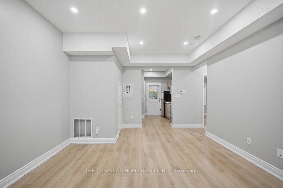 901 Kennedy Road 38, Toronto, ON M1K 2E9 8