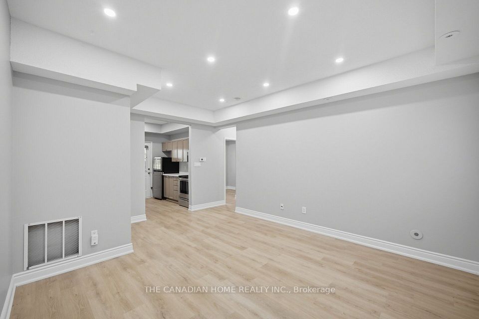 901 Kennedy Road 38, Toronto, ON M1K 2E9 4