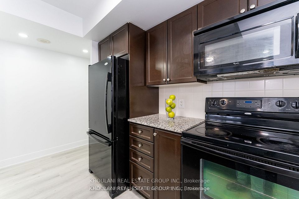 135 Village Green Square 3922, Toronto, ON M1S 0G3 8