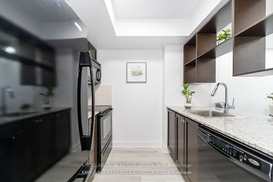 135 Village Green Square 3922, Toronto, ON M1S 0G3 5