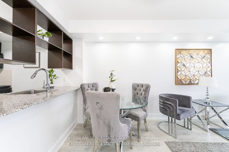 135 Village Green Square 3922, Toronto, ON M1S 0G3 10