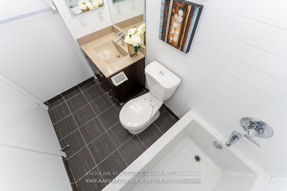 135 Village Green Square 3922, Toronto, ON M1S 0G3 25
