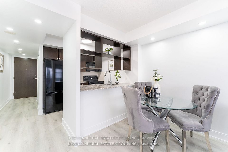 135 Village Green Square 3922, Toronto, ON M1S 0G3 11