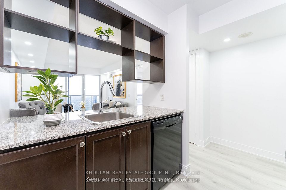 135 Village Green Square 3922, Toronto, ON M1S 0G3 6