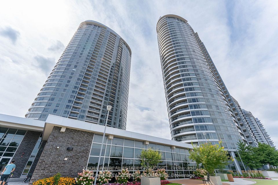Condo Apartment at 135 Village Green Square 3922, Toronto, ON M1S 0G3