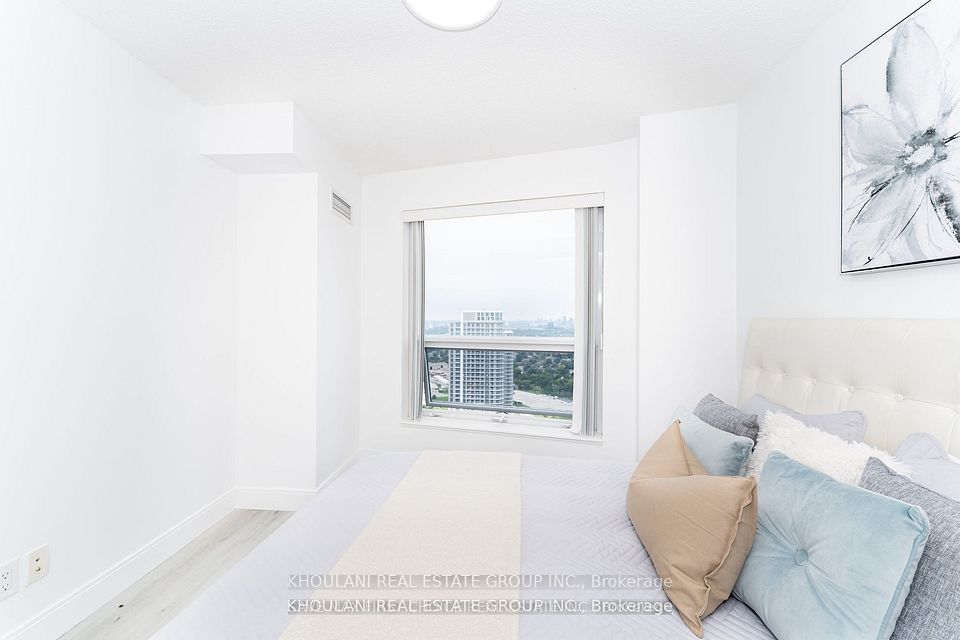 135 Village Green Square 3922, Toronto, ON M1S 0G3 19